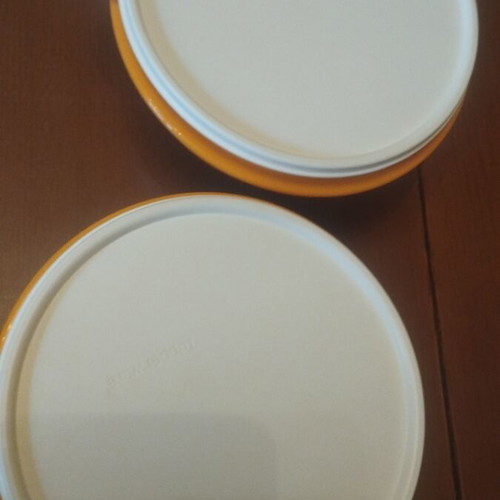 Tupperware plastic orange bowls, 1.4 liters, set of 2
