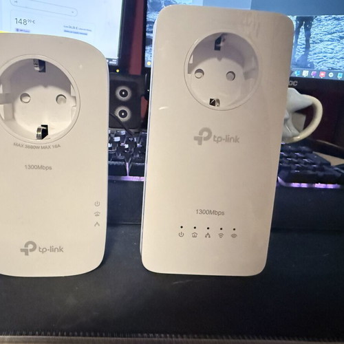 TP-LINK WPA8631P AV1300 Gigabit Passthrough Powerline AC WiFi Extender like new