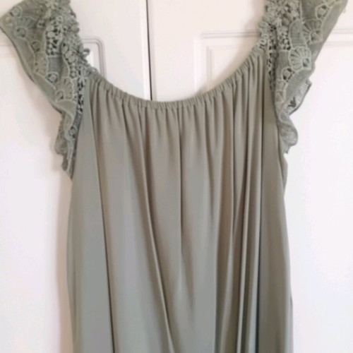 Dress like new with guipure lace on sleeves and hem, green, size L