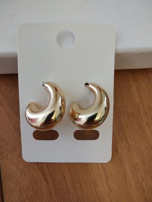 Chunky Teardrop Earrings Stradivarius new, gold color