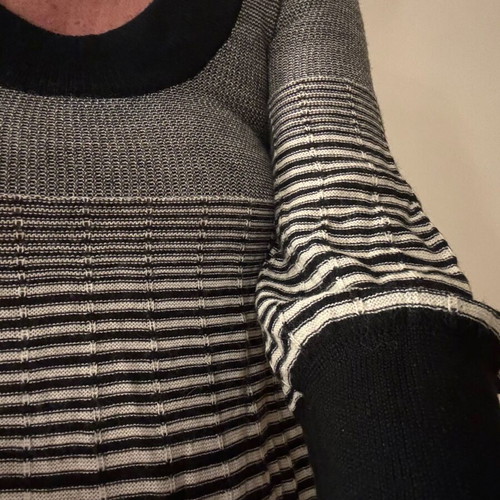 Angie knitted sweater with puff sleeve, like new, size L, black and white
