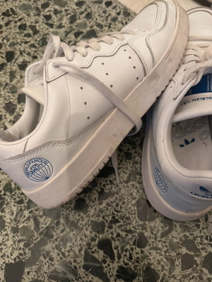 Adidas men's casual shoes size 43 1/3 like new, white
