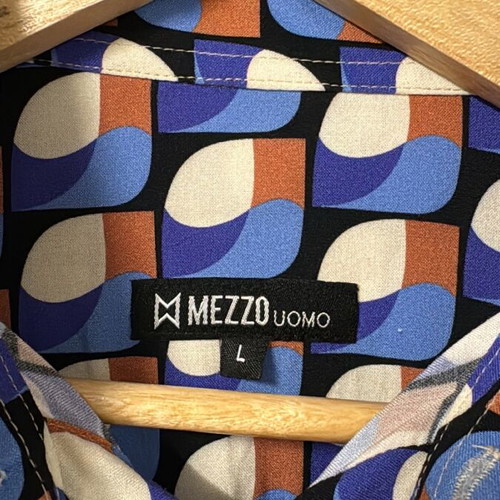 Vintage shirt Mezzo with a nice purple pattern