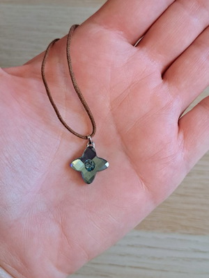 Swarovski necklace with turquoise-green pendant and brown cord 28cm like new