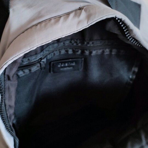 Bershka floppy backpack like new, grey quilted fabric
