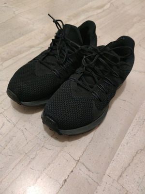 Nike athletic shoes black size 40 like new