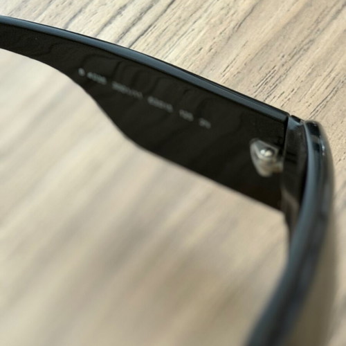 Burberry Unisex Sunglasses like new, black
