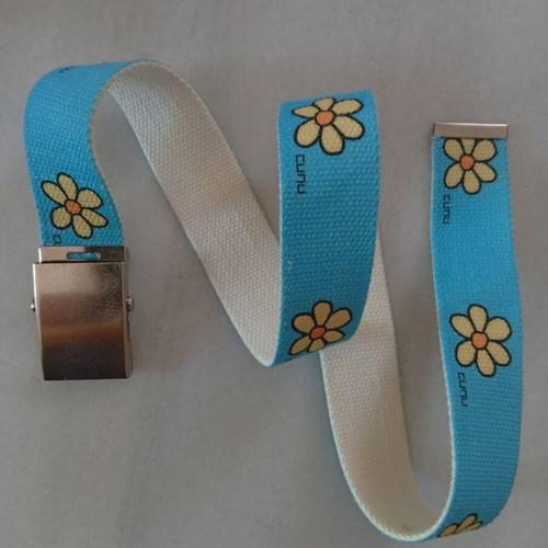 Fabric belt with daisy pattern like new, adjustable metal clip