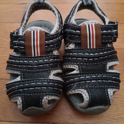 Tengrui children's sandals size 20 like new, black and grey