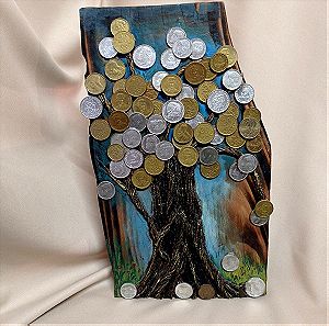 δέντρο σε ξύλο με ελληνικά κέρματα