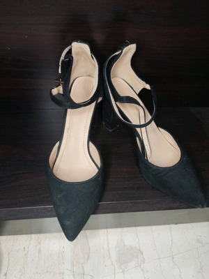Heels used with cross strap, size 37, black