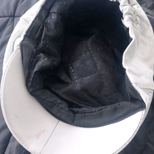 White imitation leather tragiasca cap slightly used