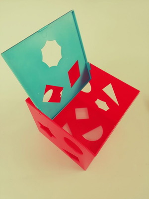 Shape sorting cube toy used, vintage