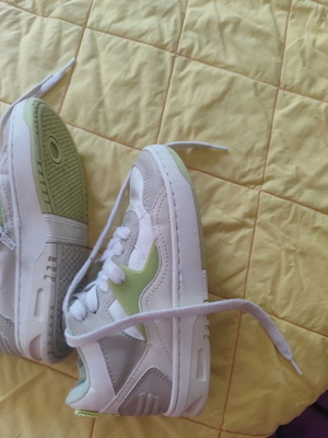 Zara Kids' Athletic Shoes Like New, Size 31, White and Green