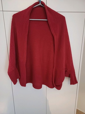 Cardigan burgundy knitted like new with relaxed shoulders