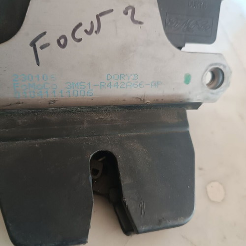 Trunk Lock for Toyota Yaris '06-'11 like new, code 3M51-R422A66-AP