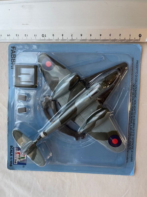Gloster Meteor запечатан комплект Italeri мащаб 1/100 нов