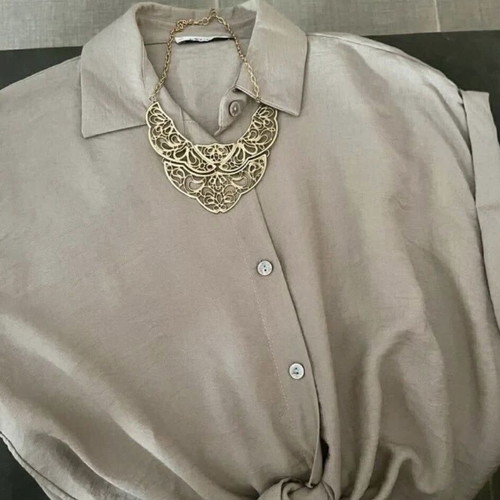 Statement necklace new with elegant cutout design