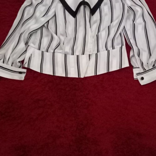 Shirt like new, size L, black and white