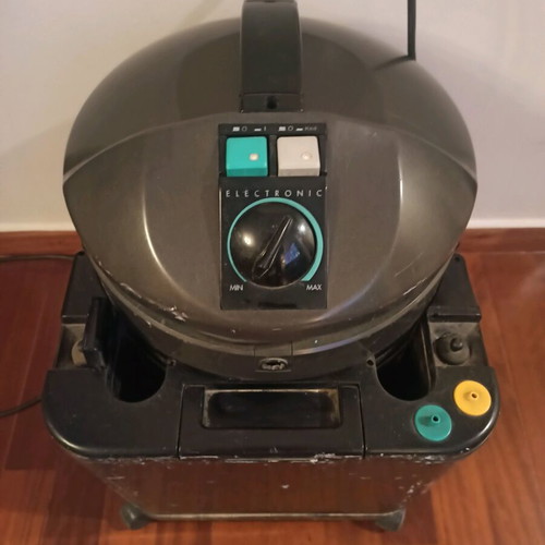 Delonghi Penta Multivac vacuum cleaner used without hose and handle