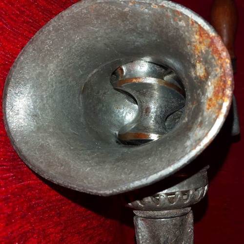 Vintage meat grinder used, collectible and rare, functional 1930-1945