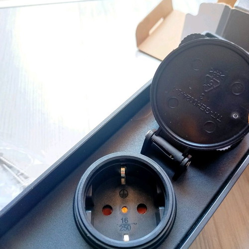 Pro max outdoor socket with 2 outlets, new, protective cover and caps