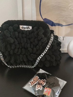 Puffy Shoulder Bag New Black 20x30 cm with Chain and Satin Lining