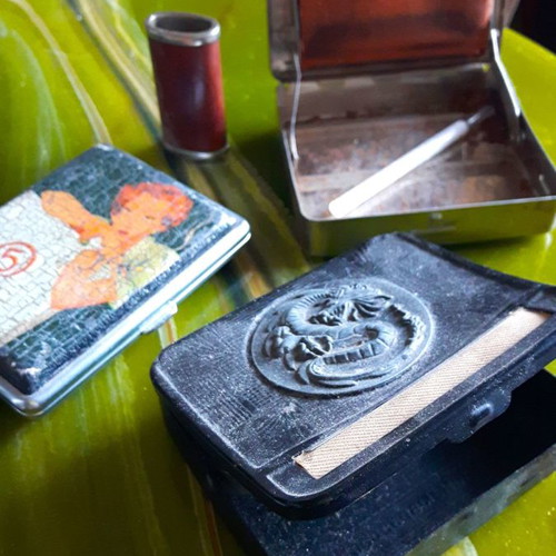Tobacco cases and metal lighter holders used, set of 5 pieces