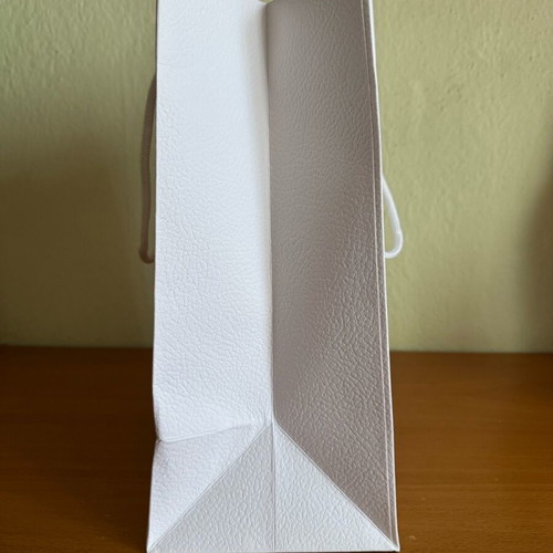 Dior white bag like new made of thick paper