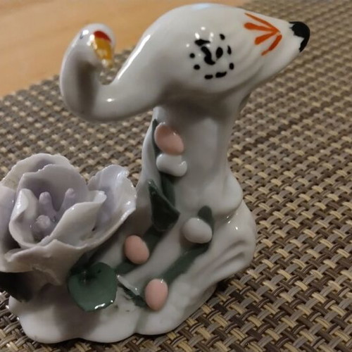 Porcelain miniatures pair with birds like new