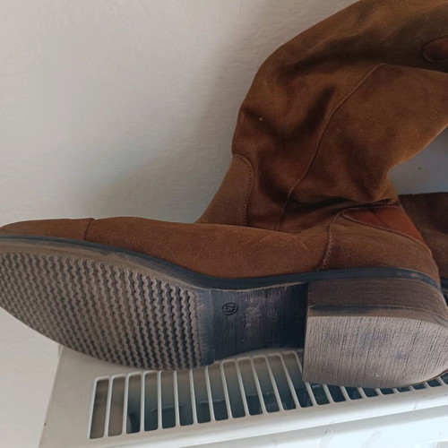 Leather suede brown boots size 42 like new knee-high