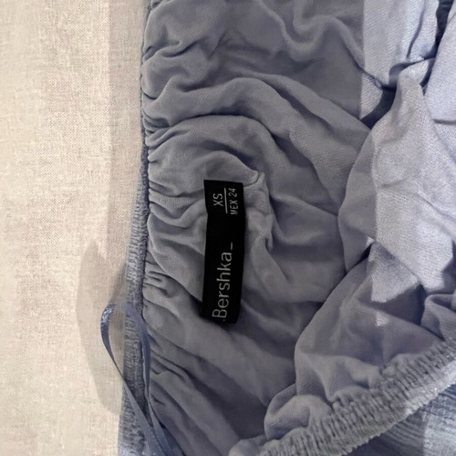 Bershka top like new with off-shoulder design, size XS