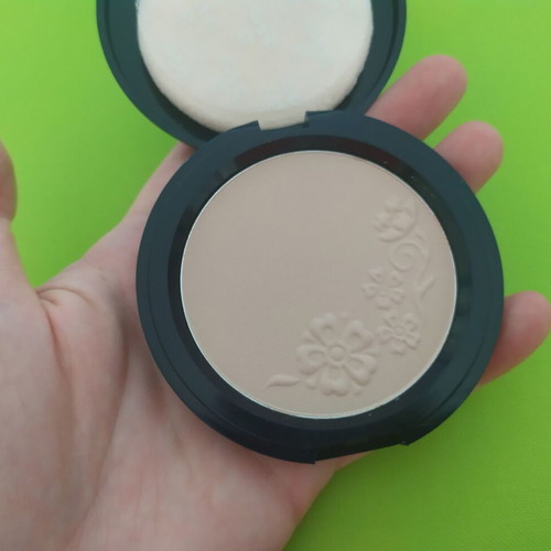 Powder named- ivory beige, new 3 euros