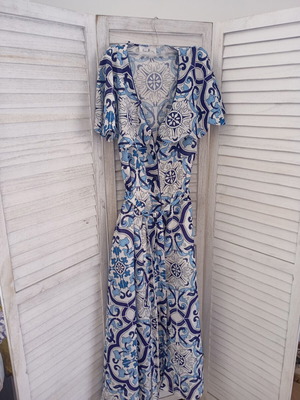 Hemithea medium dress like new, white and blue