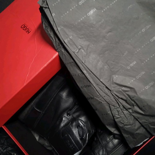 Hugo Boss leather boots used, size 44 with free long-sleeve shirt