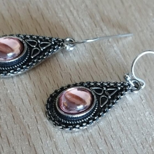 Vintage Atelier pink stone earrings like new, silver color