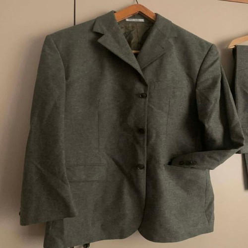 Achille Saridis men's suit No48 like new, lightweight wool blend