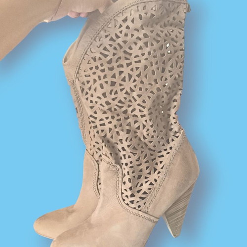 Azur Modern Boots Bershka Size 40 Beige Like New