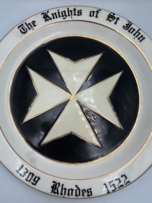 The Knights of St John plate used, 24K gold plated, diameter 25.5cm