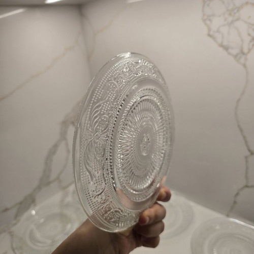 Vintage plates set of 6, one with small defect