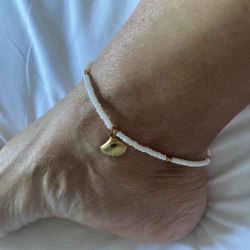 Steel anklet with white beads and gold shell charm