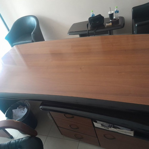 Desk made of walnut wood like new, high quality and elegance