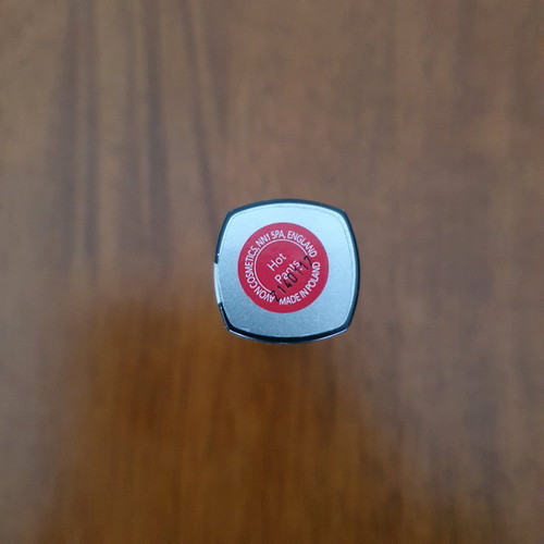 Avon 3D Plumping lipstick new, shade Hot Pants