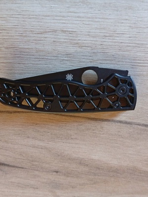 Spyderco Edgerati All Black Knife like new, aluminum handle