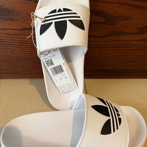 Παντόφλες Adidas άσπρες καινούργιες, μέγεθος 40.5