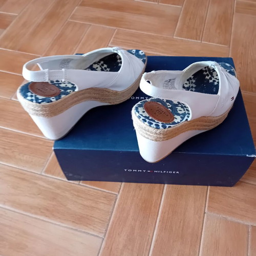 Tommy Hilfiger women's platform shoes size 39 white like new