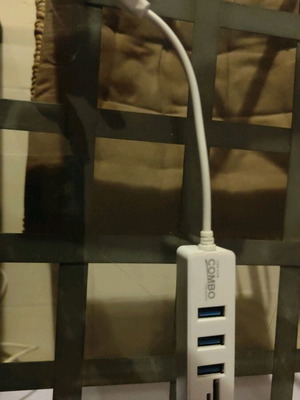 Usb 3 hub with sd slot like new