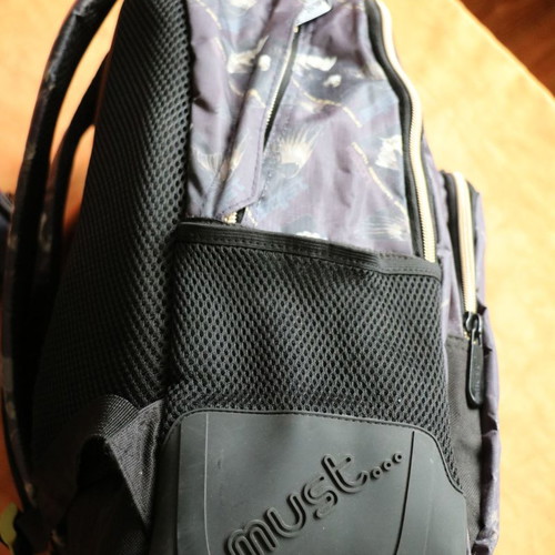 Must Diakakis backpack like new, quality student bag