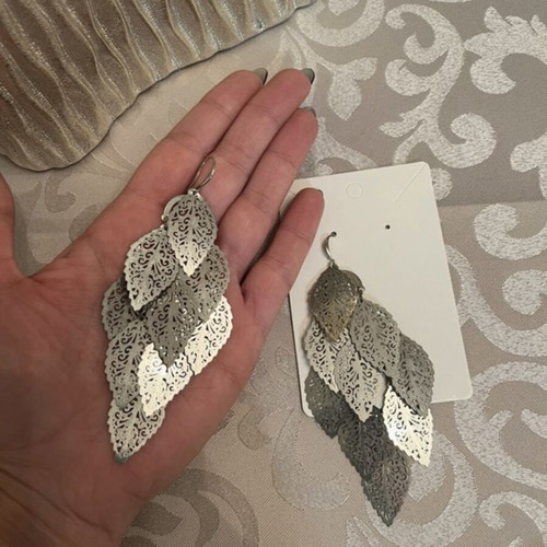 Silver dangling earrings with leaf design used