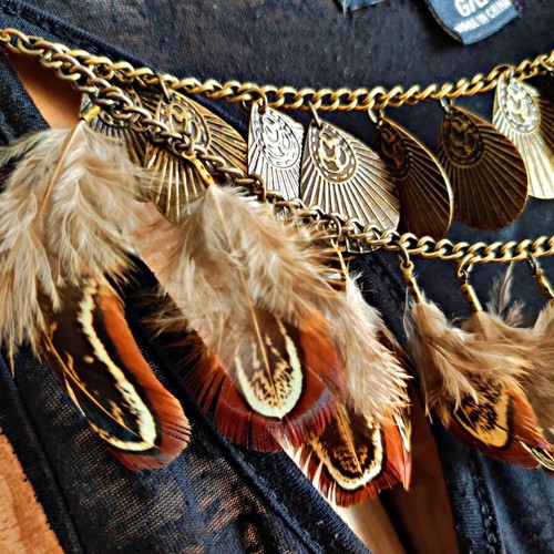 Vintage boho psychic hippie witch necklace with feathers and bronze beads